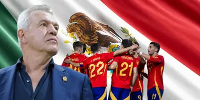 Javier Aguirre junto a jugadores de España / FOTO SOYFÚTBOL