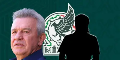 Javier Aguirre junto al jugador incógnito / FOTO MARCA