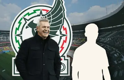 Javier Aguirre riendo y silueta de jugador en el Estadio Azteca/ Foto Fox Sports.