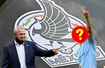 Javier Aguirre señalando y jugador oculto/Foto Claro Sports.