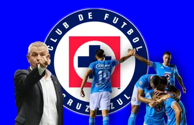 Javier Aguirre señalando y jugadores de Cruz Azul celebrando/Foto RA Branding.