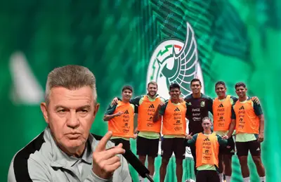 Javier Aguirre señalando y jugadores de México posando/Foto El Universal.