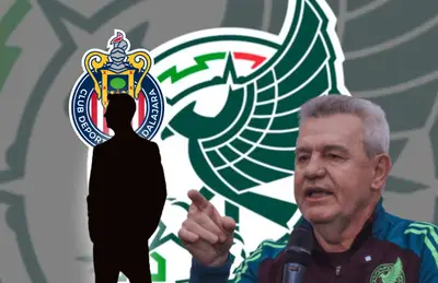 Javier Aguirre señalando y silueta de hombre en traje, logo de Chivas detrás/Foto Pinterest.