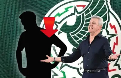 Javier Aguirre, silueta de jugador con manos en cintura y flecha roja/Foto Contramuro.