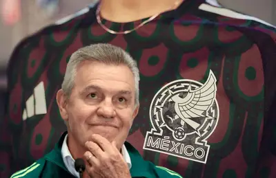 Javier Aguirre tomando su barbilla/Foto Donde Ir.