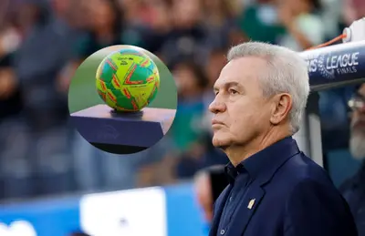 Javier Aguirre y balón de Liga MX/Foto Que Pasa Network