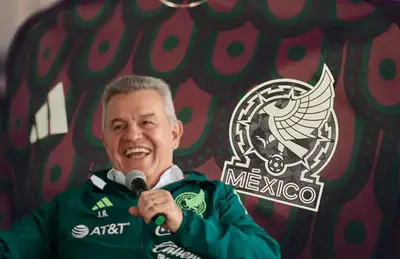 Javier Aguirre y playera de la Selección Mexicana/Foto Dónde Ir.