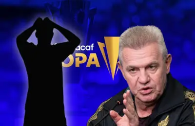 Javier Aguirre y silueta de futbolista/Foto Diario AS.