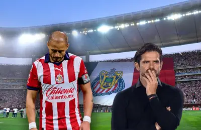 Javier Hernández cabizbajo y Fernando Gago/ Foto TUDN.