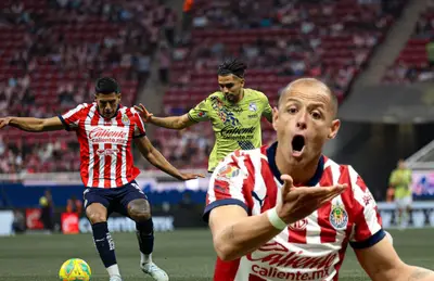 Javier Hernández y jugadores disputando balón/ Foto Puebla.
