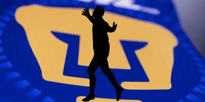 Jersey de Pumas de fondo, tomado de Pumas