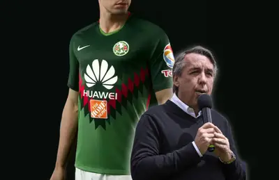 Jersey del América y Emilio Azcárraga con micrófono/ Foto Dallas Morning News.