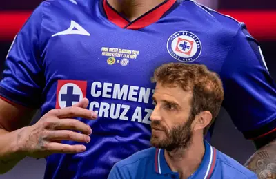 Jersey oficial de Cruz Azul e Iván Alonso/ Foto Fox Sports.