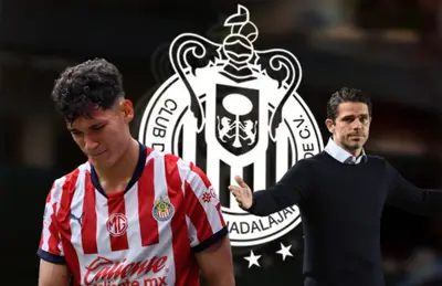 Jesús Orozco cabizbajo y Fernando Gago/Foto Etsy.