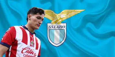 Jesús Orozco Chiquete junto al escudo de la Lazio / FOTO SUPERL1DER