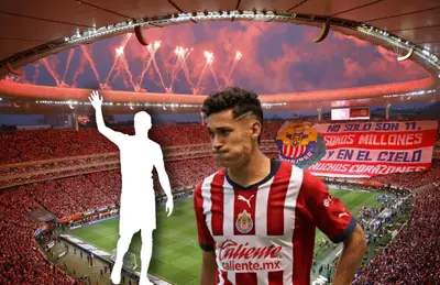 Jesús Orozco triste y a su lado silueta de futbolista/ Foto El Campeonísimo.