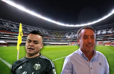 Jonathan Rodríguez junto a Emilio Azcárraga/ Foto América.