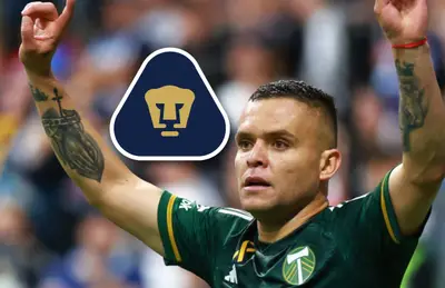 Jonathan Rodríguez y escudo de Pumas/Foto 'X'.