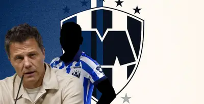 José Antonio Noriega junto a futbolista incógnito de Rayados / FOTO X