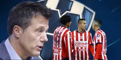 José Antonio Noriega junto a futbolistas de Chivas / FOTO CLARO SPORTS