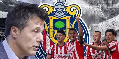 José Antonio Noriega junto a futbolistas de Chivas / FOTO CLARO SPORTS