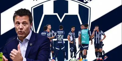 José Antonio Noriega junto a futbolistas de Rayados / FOTO MEXSPORT