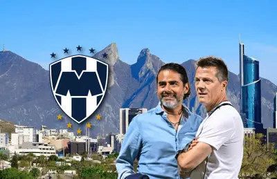 José Antonio Noriega y escudo de Rayados, ciudad de Nuevo León detrás/Foto Blog Viva Aerobus.