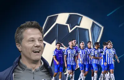 José Antonio Noriega y jugadores de Rayados/Foto Soy Fútbol.