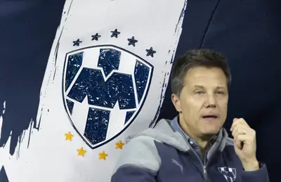 José Antonio Noriega y playera de Monterrey/Foto Rayados.