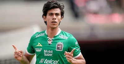 José Juan Macías con el jersey del León / FOTO ESPN