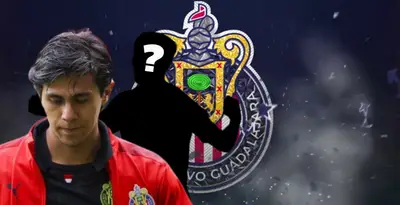 José Juan Macías junto a futbolista incógnito / FOTO MEXSPORT