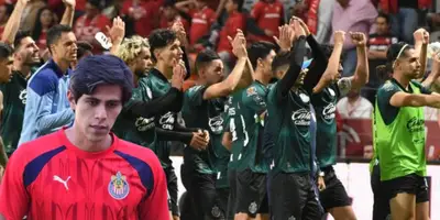 José Juan Macías junto a jugadores de Chivas / FOTO Daniel Camacho