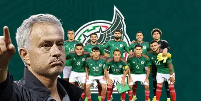 José Mourinho junto a futbolistas del Tri / FOTO GUVEN GAZETESI