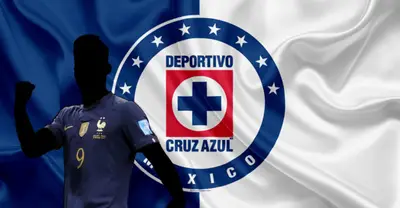 Juagodr incógnito francés junto al escudo del Cruz Azul / FOTO X