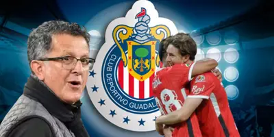 Juan Carlos Osorio junto a futbolistas del Toluca / FOTO ONE FOOTBALL