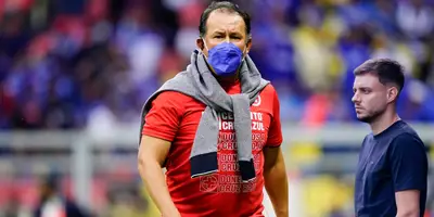 Juan Reynoso en partido con Cruz Azul. Foto: Infobae