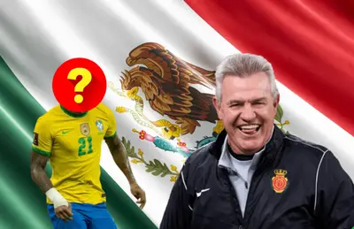 Jugador brasileño oculto y Javier Aguirre riendo/Foto Tirant Lo Blanch