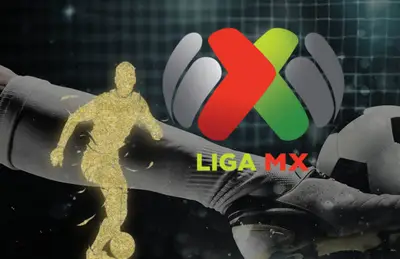 Jugador dorado, logo de la Liga MX y pie pateando balón/Foto Netbet México.