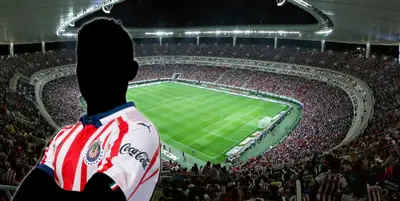 Jugador incógnito de Chivas en el Estadio Akron / FOTO X