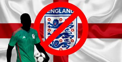 Jugador incógnito de la Selección Mexicana junto al escudo de Inglaterra / FOTO HOTBOOK