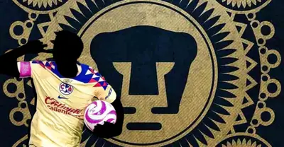 Jugador incógnito del América junto al escudo de Pumas / FOTO X