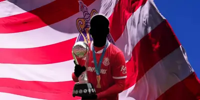 Jugador incógnito del Toluca junto a bandera de Chivas / FOTO X