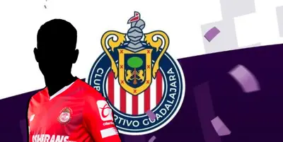 Jugador incógnito del Toluca junto a escudo de Chivas / FOTO TOLUCA