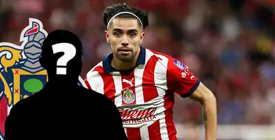 Jugador incógnito junto a Ricardo Marín / FOTO JAM MEDIA