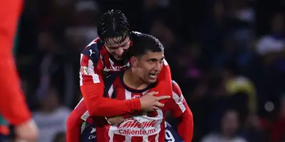Jugadores celebrando. Foto: Chivas