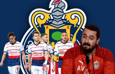 Jugadores de Chivas caminando y Amaury Vergara/Foto Pinterest.