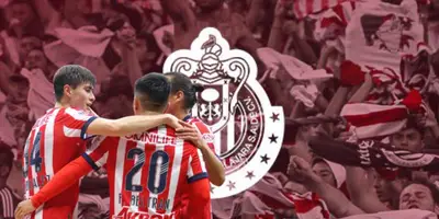 Jugadores de Chivas festejando gol / FOTO EL UNIVERSAL