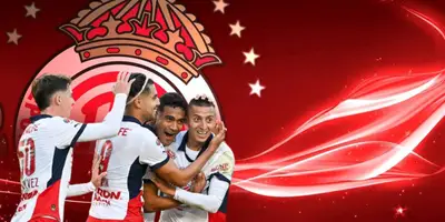 Jugadores de Chivas junto al escudo del Toluca / FOTO FÚTBOL TOTAL