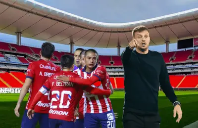 Jugadores de Chivas y Martín Anselmi/Foto Estadios de México.