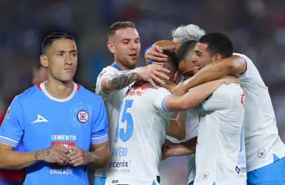 Jugadores de Cruz Azul y Uriel Antuna/ Foto Liga MX.